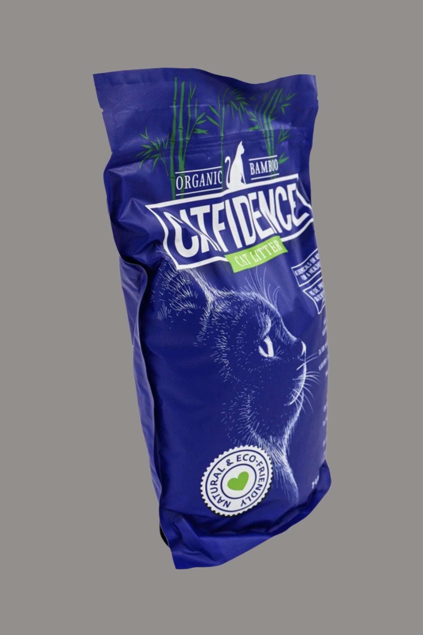 Blue bag of cat litter with 'Credence' branding on a white background